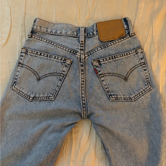 Levi's Vintage-Inspired Light Blue Straight Leg Jeans - Picture 4 of 4